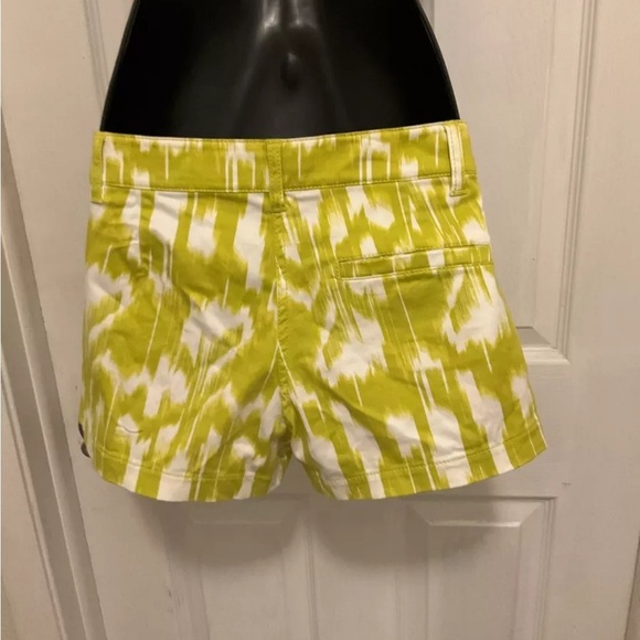 TRINA TURK Margarita Myrta Ikat Shorts Vacation Beach Cruise Sz 2 - Picture 2 of 8
